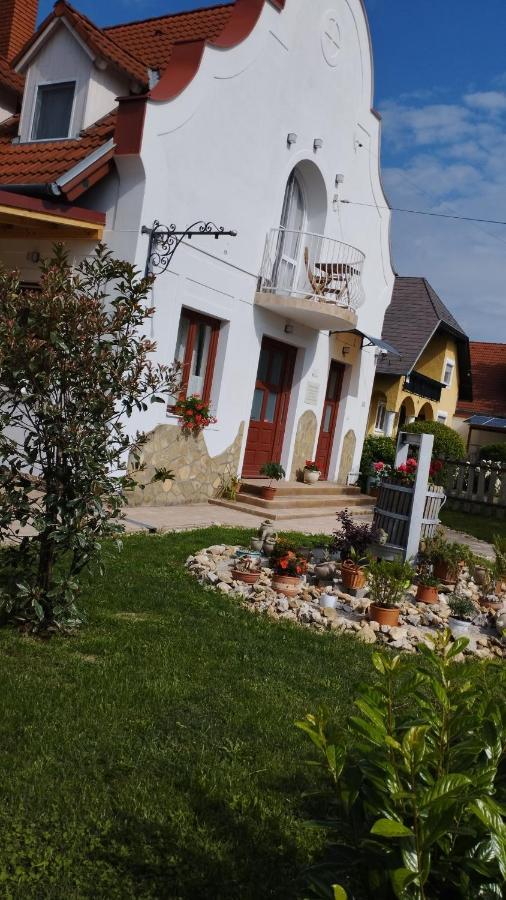 ホテル Regori Haz Balatongyörök エクステリア 写真